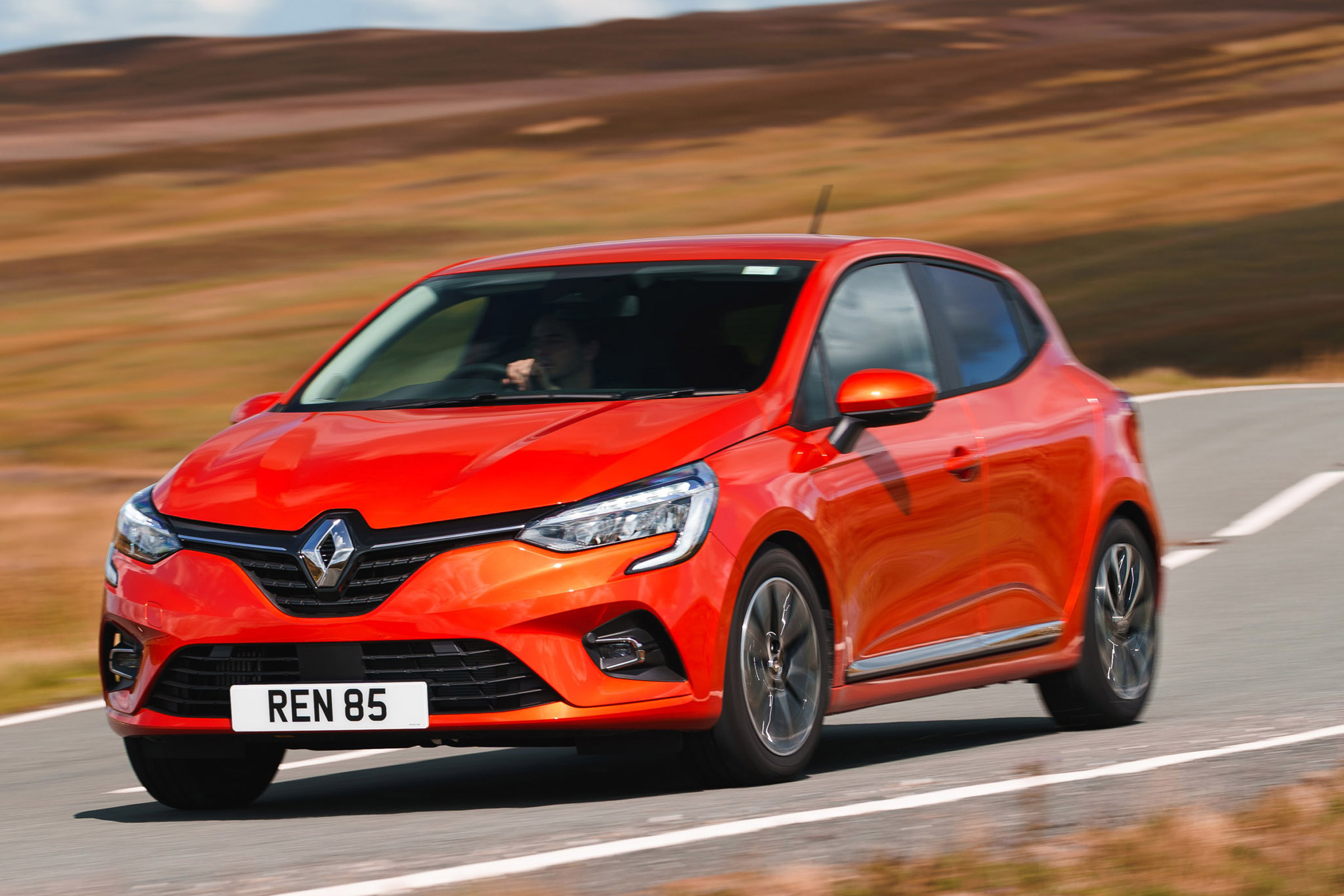 Renault Clio hd wallpapers 1080p download